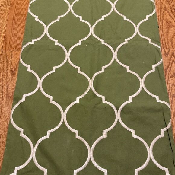 Pottery Barn Ogee Green Embroidered Table Runner - Picture 4 of 5